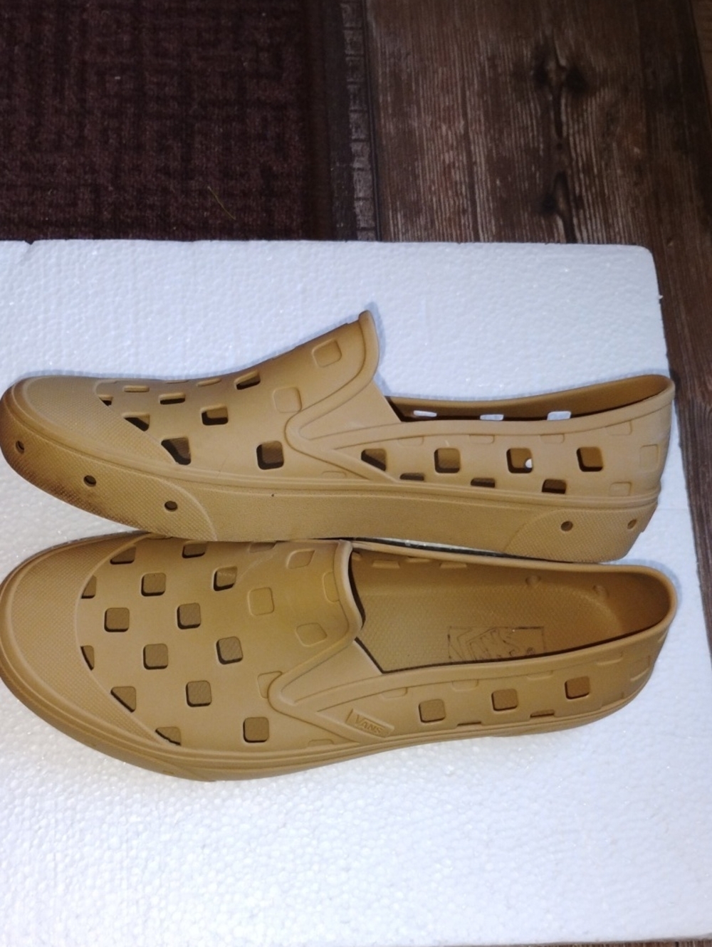 Unisex Vans Trek, Waterproof Slip-On  Shoes Tan, Size 11